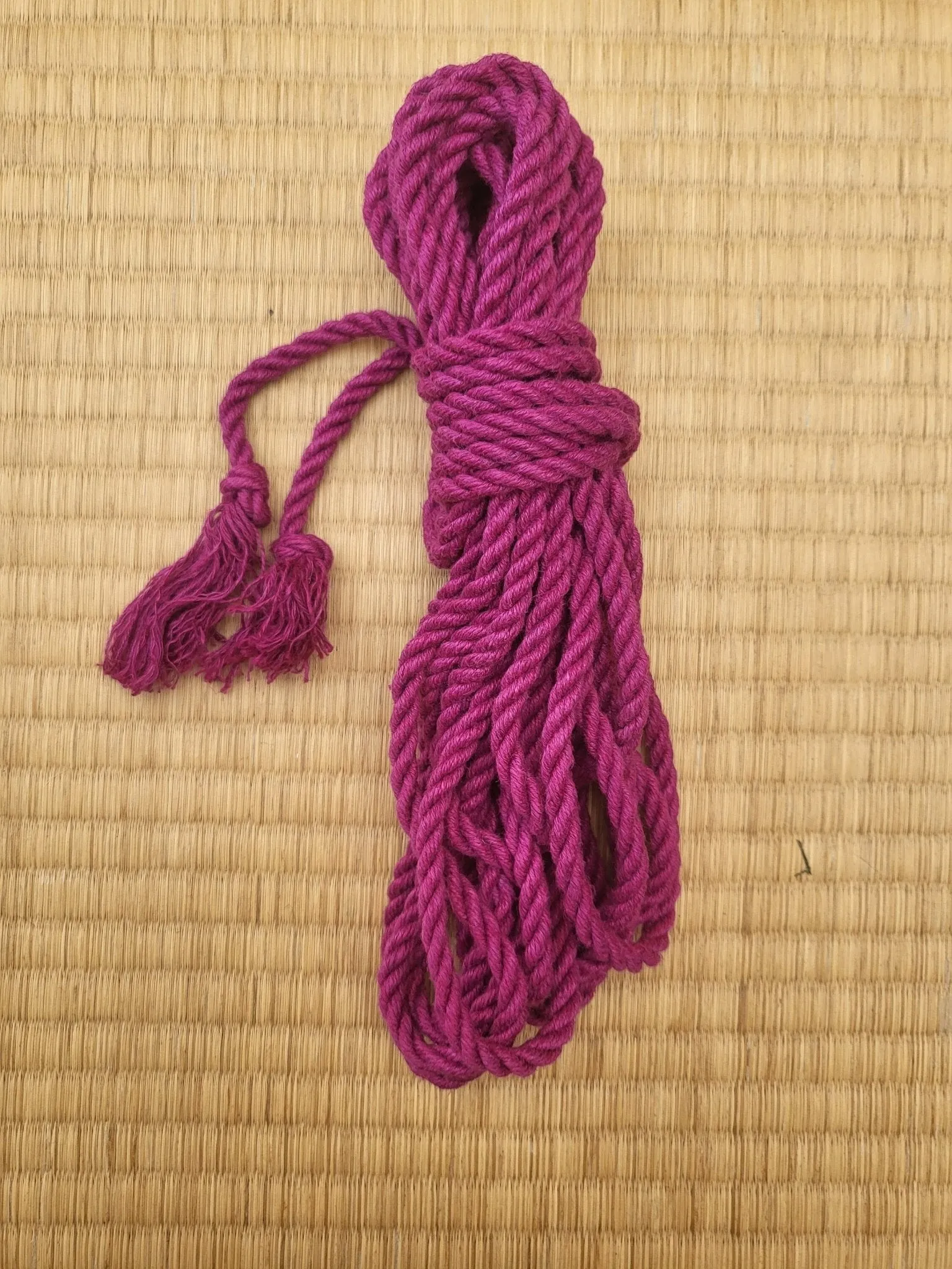 'Rasberry' Hemp shibari rope